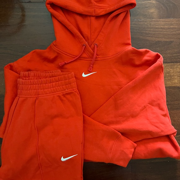 Nike Oversize NSW Sportswear Essential Fleece Tracksuit Set - Hoodie with Jogger - Picture 2 of 5